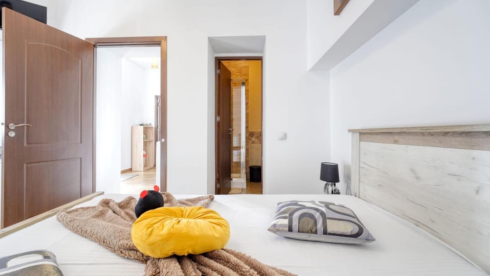 New Residence Brasov Bagian luar foto